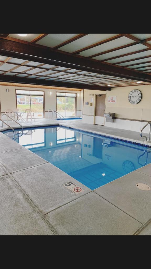 Super 8 by Wyndham Watertown WI image