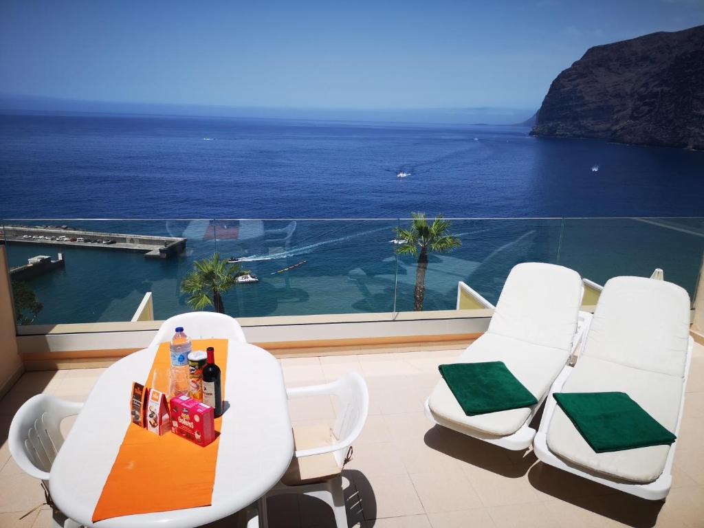 Magical Apt. with Sea View & Cliff photo 3