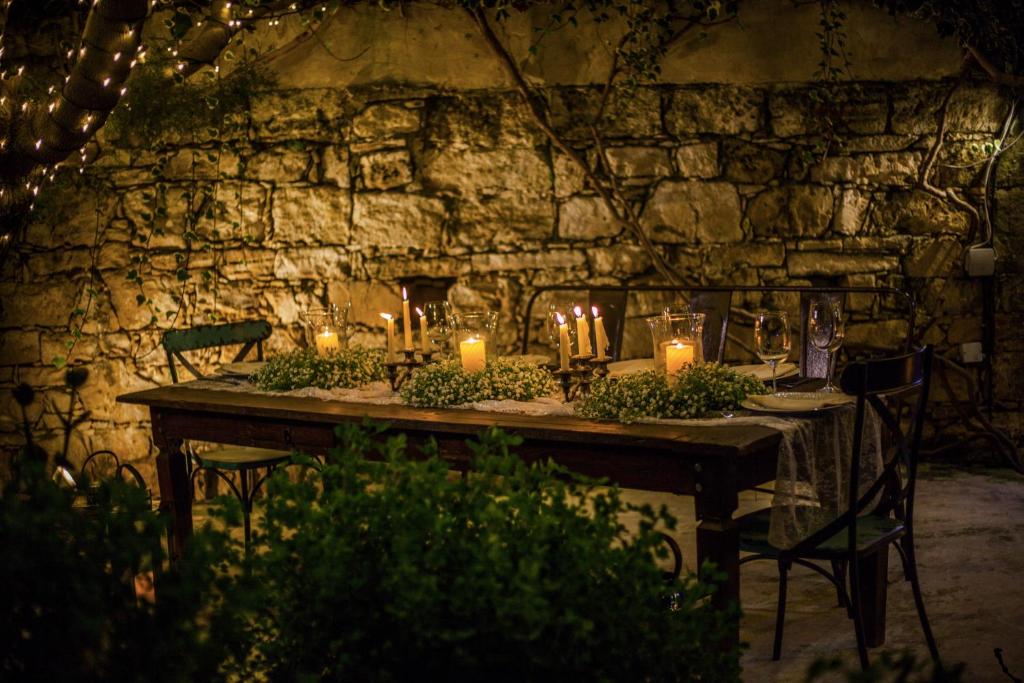 Cecilias Courtyard photo 2