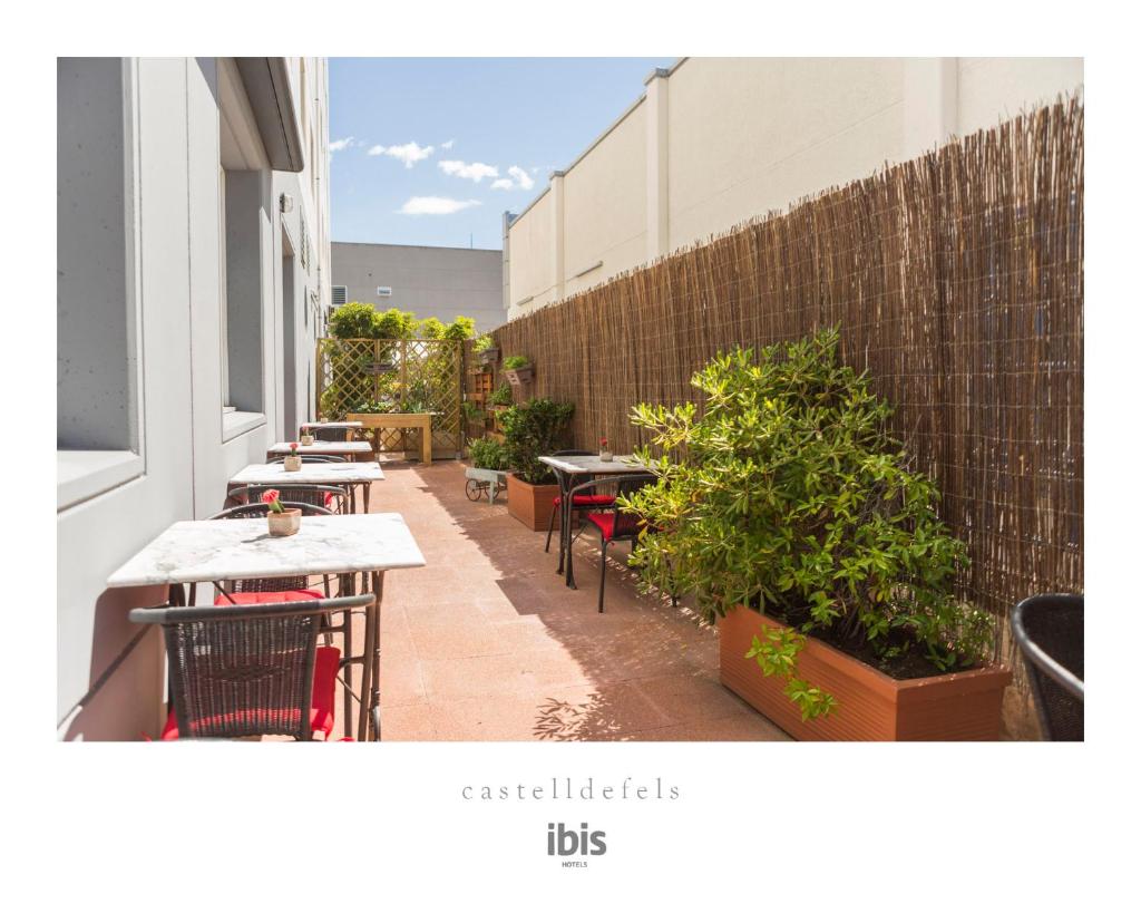 ibis Barcelona Castelldefels - Tap to explore photos