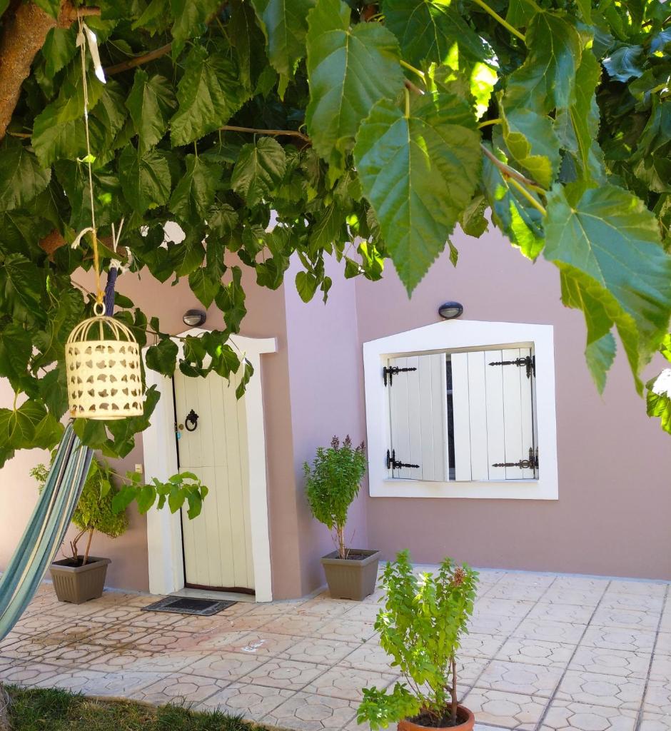 "Villa Kanavos" apts photo 3