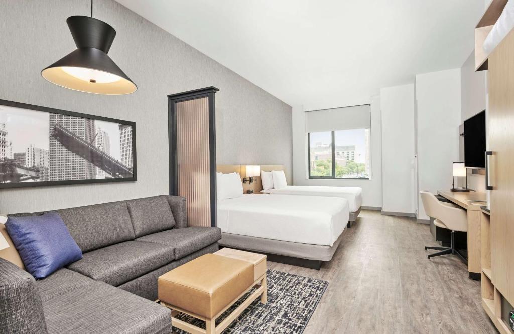 Hyatt Place Chicago Medical/University District image