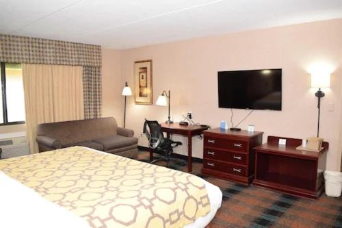 Baymont by Wyndham Michigan City photo 1