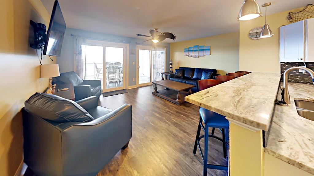 Put-in-Bay Waterfront Condo #104 image