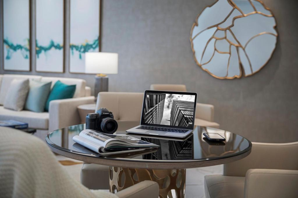 Сьюит (Люкс с 1 спальней - вид на город), Отель Al Jaddaf Rotana Suite Hotel