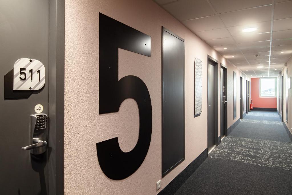 B&B HOTEL Poitiers Aéroport (B&B HOTEL Poitiers Aeroport) - 트리플룸