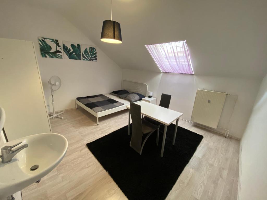 Двухместный (Стандартный двухместный номер с 1 кроватью и общей ванной комнатой), Hotel am Schloss