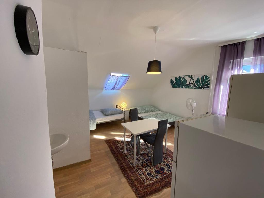 Трехместный (Трехместный номер с общим туалетом), Hotel am Schloss