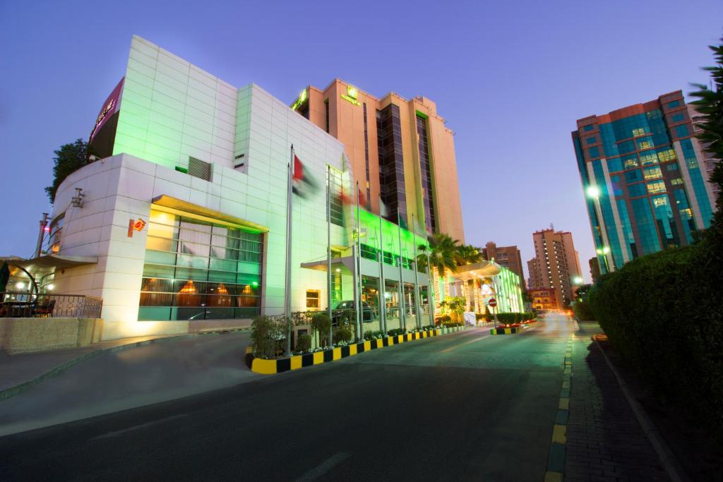 Holiday Inn - Suites Kuwait Salmiya, an IHG Hotel photo 1