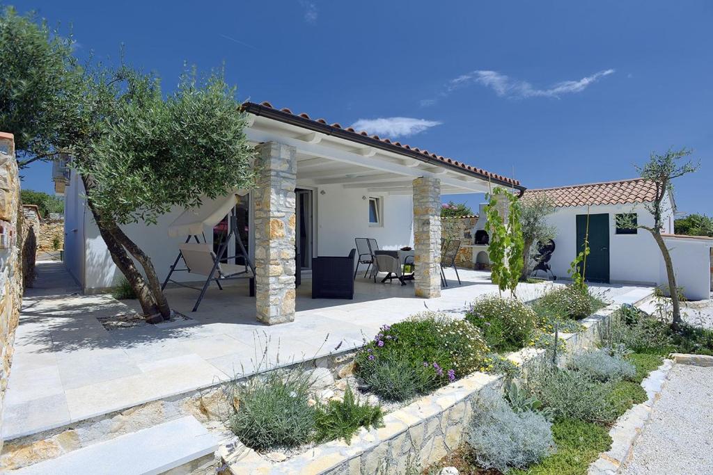 Villa Emily photo 1