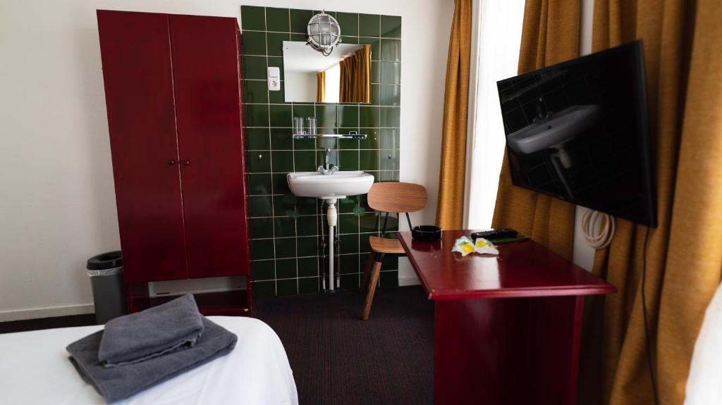 Двухместный (Двухместный номер с 1 кроватью и общей ванной комнатой), Hotel Internationaal