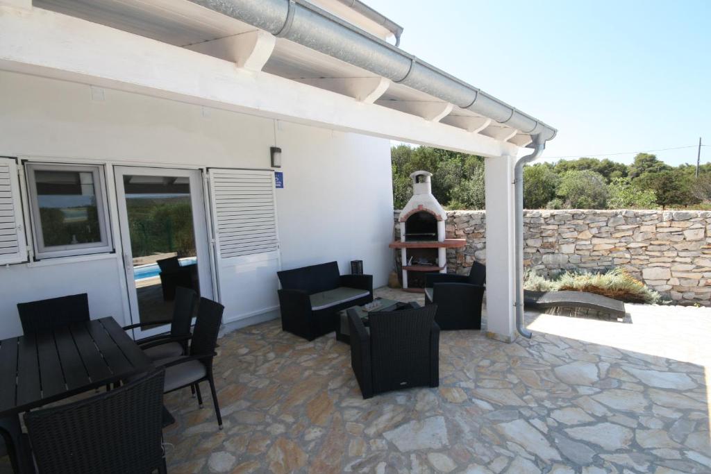 House Sakarun with swimming pool photo 4