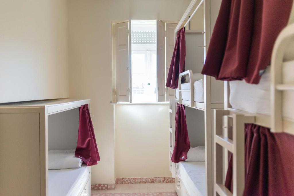 Номер (Bed in 5-Bed Mixed Dormitory Room with Shared Bathroom), Brickoven Palace Hostel