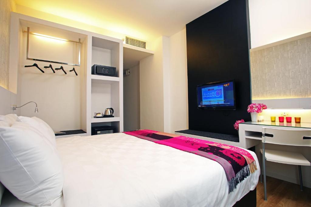 Двухместный (Улучшенный двухместный номер с 1 кроватью), Cairnhill Hotel Kuala Lumpur