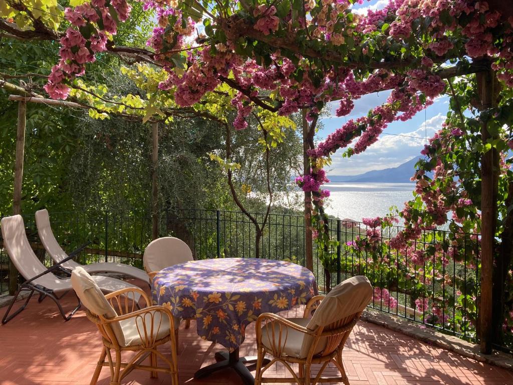 Casa Oliva Castelletto di Brenzone photo 2