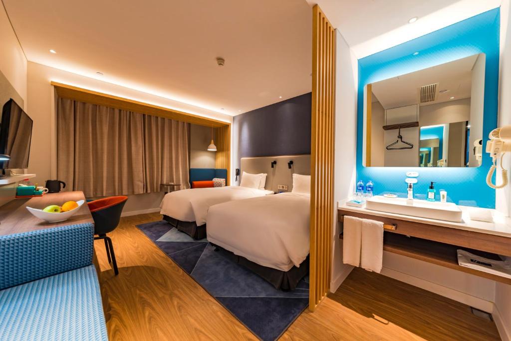 Holiday Inn Express Shijiazhuang High-tech Zone, an IHG Hotel photo 1