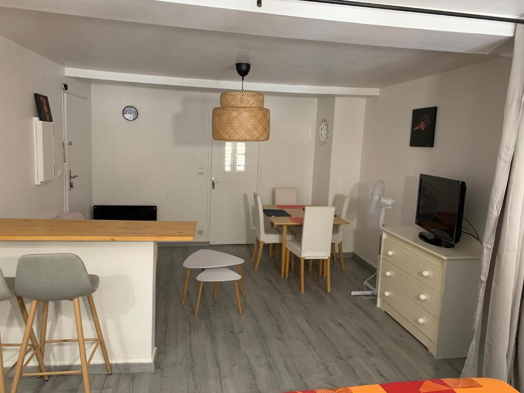 Appartement complet, hyper centre d’Auxerre. photo 3