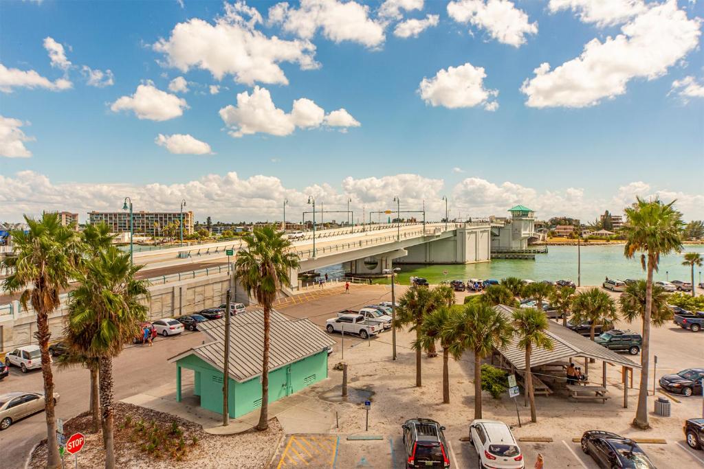 305 Beach Place Condos image