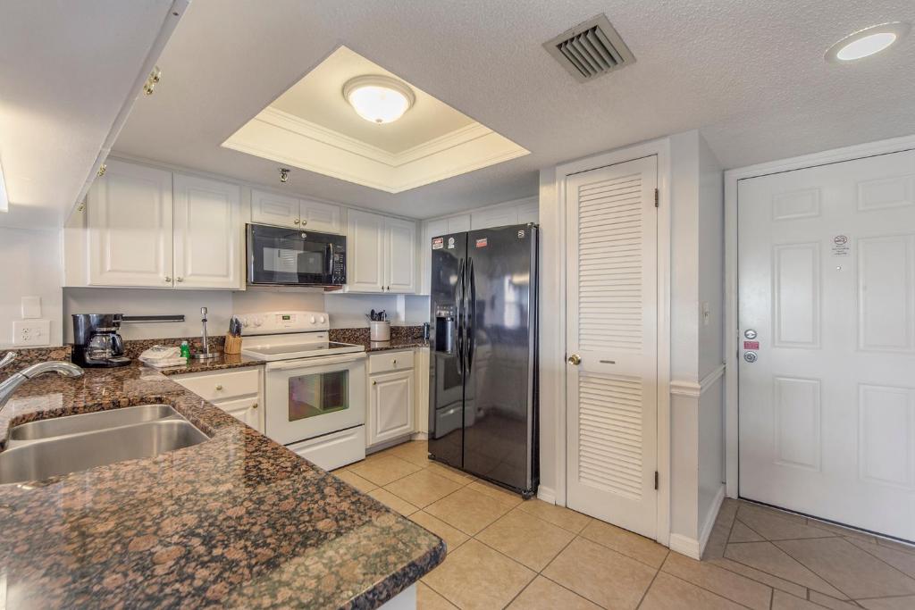 201 Beach Place Condos image