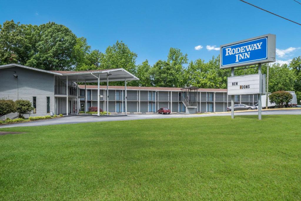 Rodeway Inn Anderson photo 2