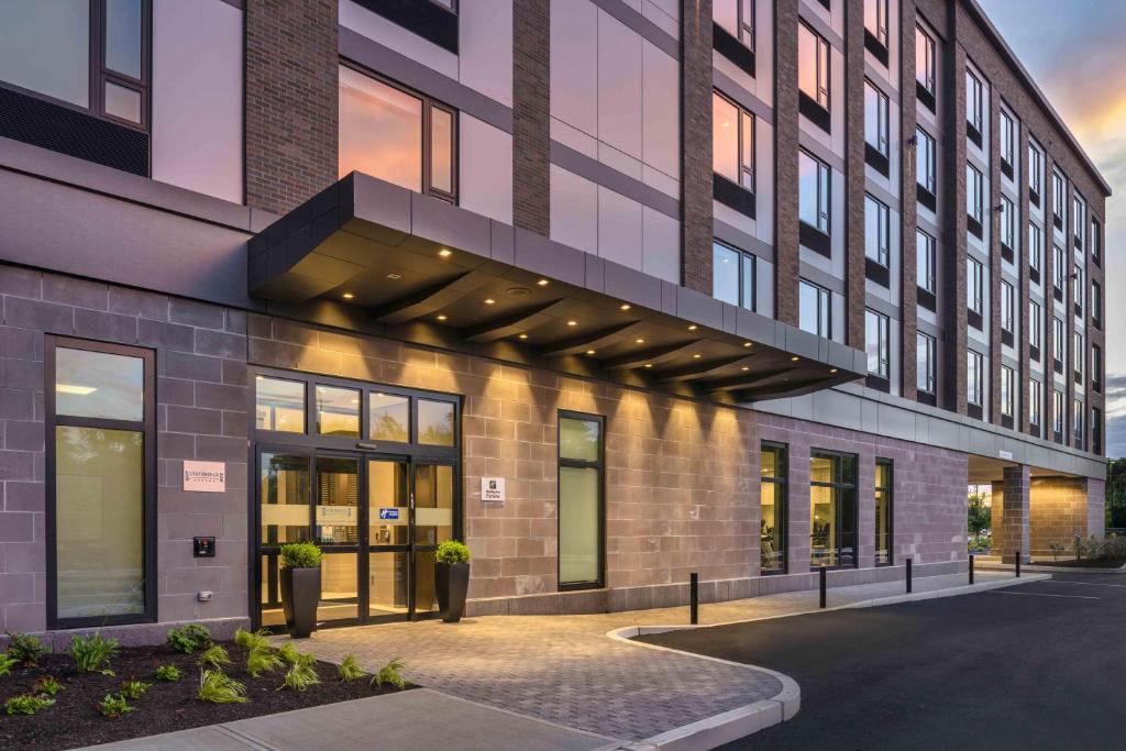 Holiday Inn Express - Boston Logan Airport - Revere, an IHG Hotel photo 2