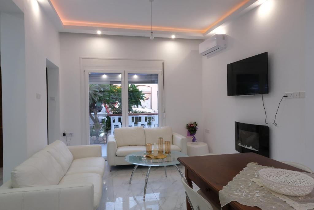 Luxury Fani House Next to Harbor area with Jacuzzi photo 1
