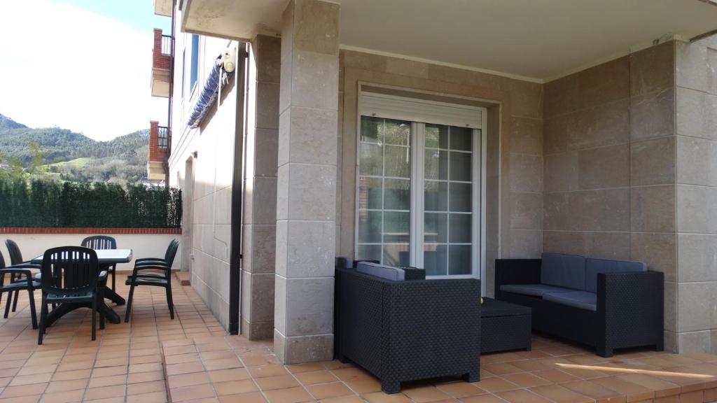 APARTAMENTO CON TERRAZA Y JARDÍN EN BAKIO photo 1