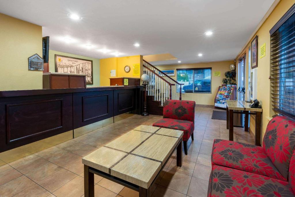 Sutton Suites Hotel photo 1