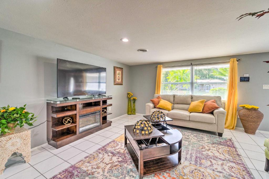 Peaceful Venice Villa with Patio - 2 Miles to Beach! photo 3
