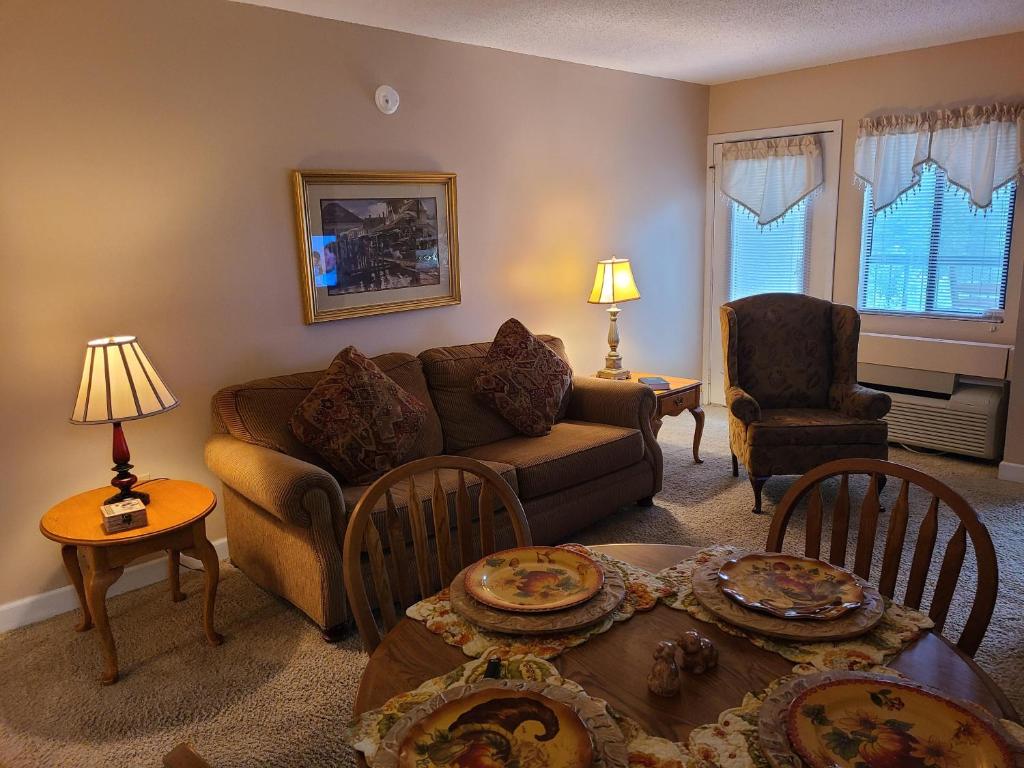 Gatlinburg Chateau Condo 302 image