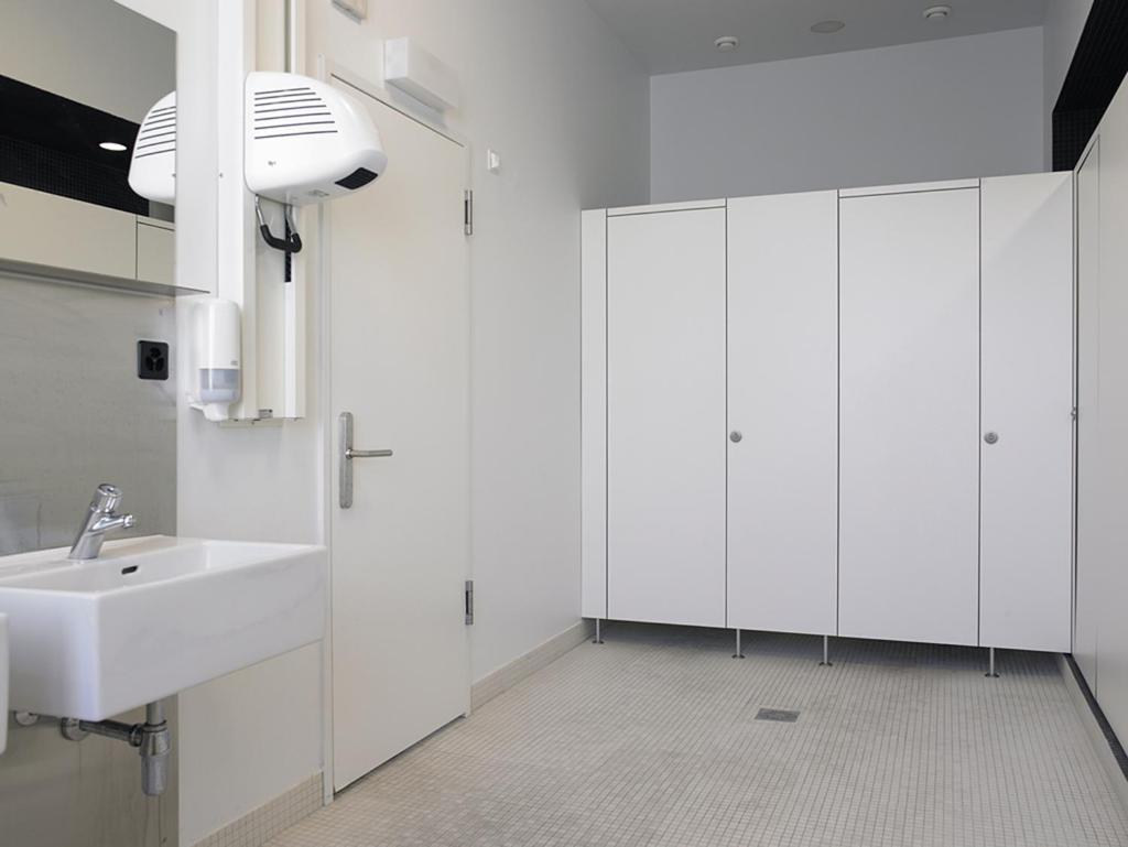 Номер (Односпальная кровать в общем номере для женщин), Geneva Hostel