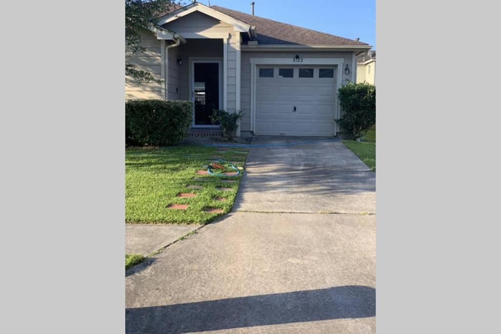 House 8122 image