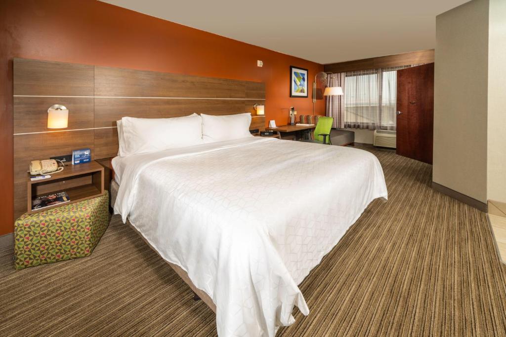 Holiday Inn Express Hotel & Suites Pasco-TriCities, an IHG Hotel photo 1
