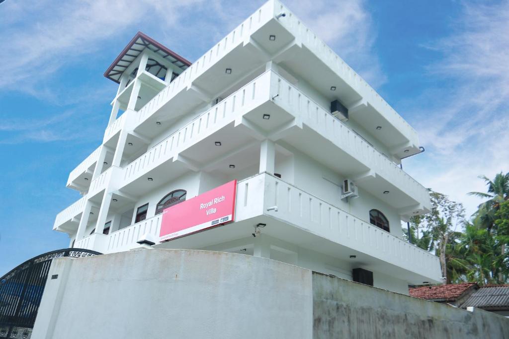 Royal Rich Villa photo 1