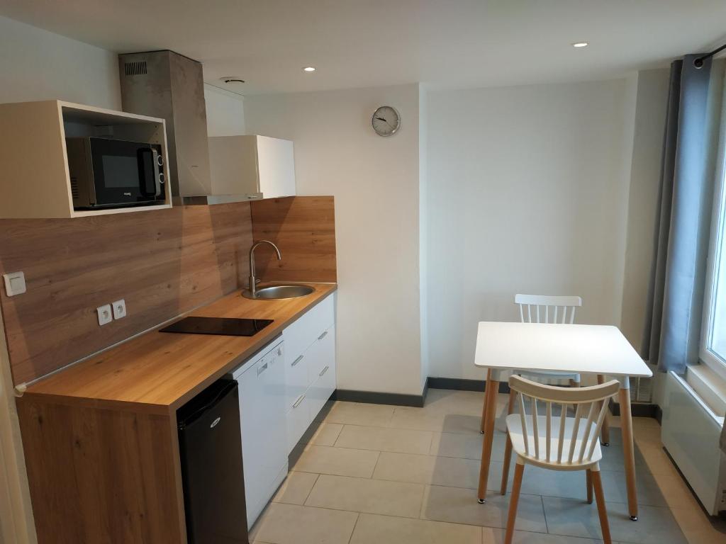 Sea view & Beach Studio Apartment - Blue Horizon photo 3