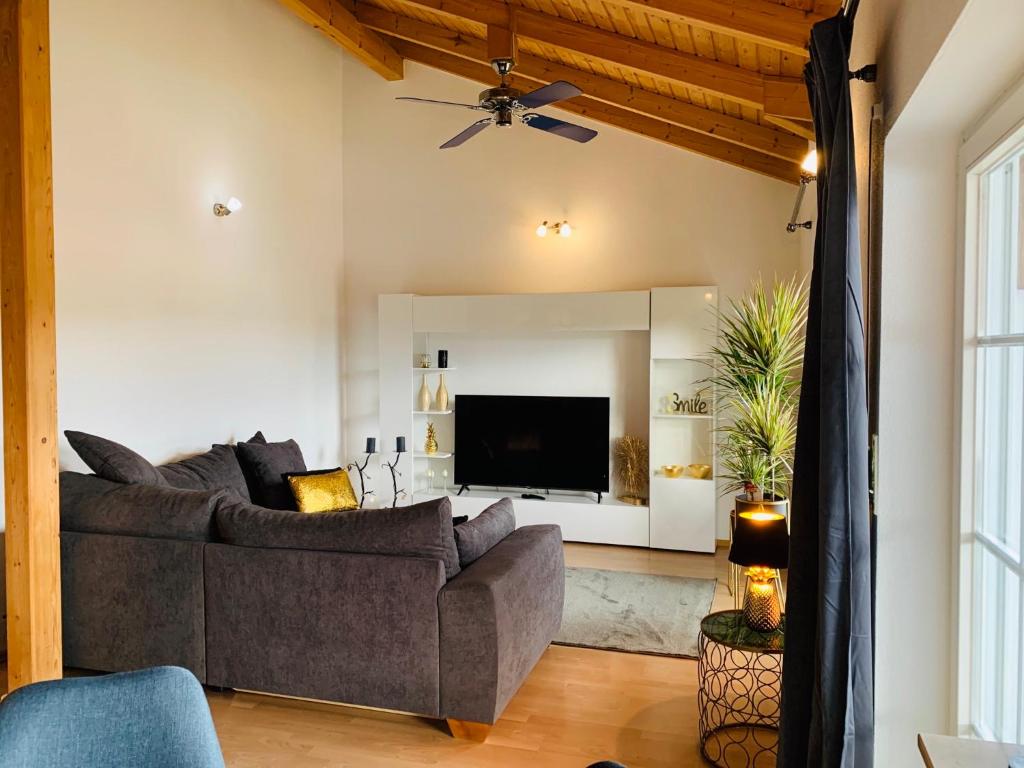 Apartment "Im Sonneneck" bis 4 Personen mit Parkplatz, W-LAN, Netflix im Thüringer Wald, Schleusingen photo 1