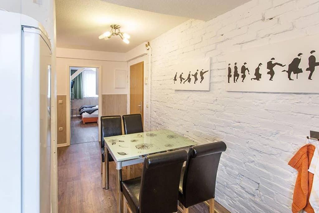 H&H Apartment im Herzen der Stadt Nr 17-Karl mit Küche, Wohnzimmer und Esstisch photo 4