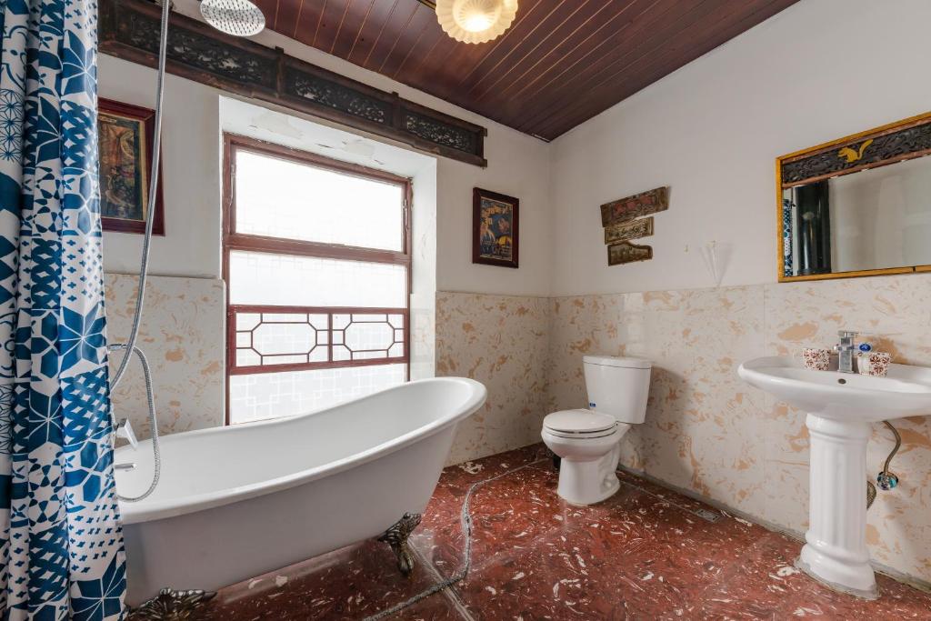 Сьюит (Улучшенный люкс), The Glance Back Garden Hotel
