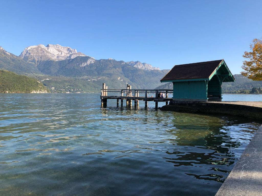 Entre lac et montagne, proche centre de St Jorioz, spacieux et confortable appartement avec grande terrasse photo 2