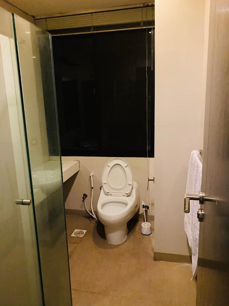 Royal Two Bed Luxury Apartment Gulberg photo 4