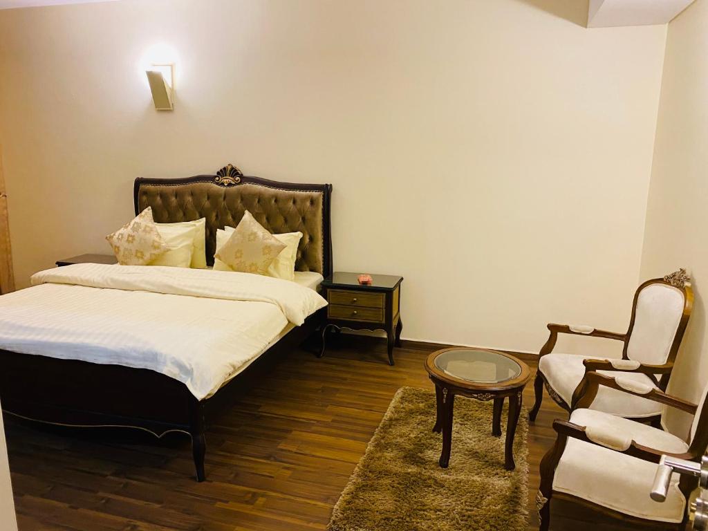Royal Two Bed Luxury Apartment Gulberg photo 3