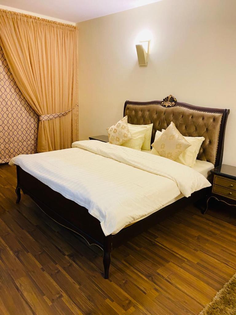 Royal Two Bed Luxury Apartment Gulberg photo 1