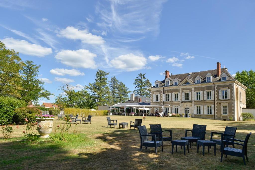 Logis Domaine De Valaudran photo 1