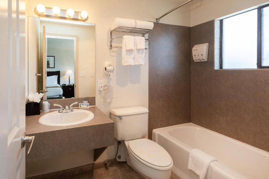 Двухместный (Номер с кроватью размера «queen-size»), The Grove West Seattle Inn