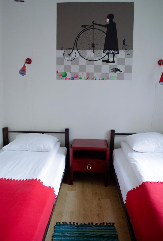 Двухместный (Двухместный номер с 2 отдельными кроватями), Red Nose Hostel