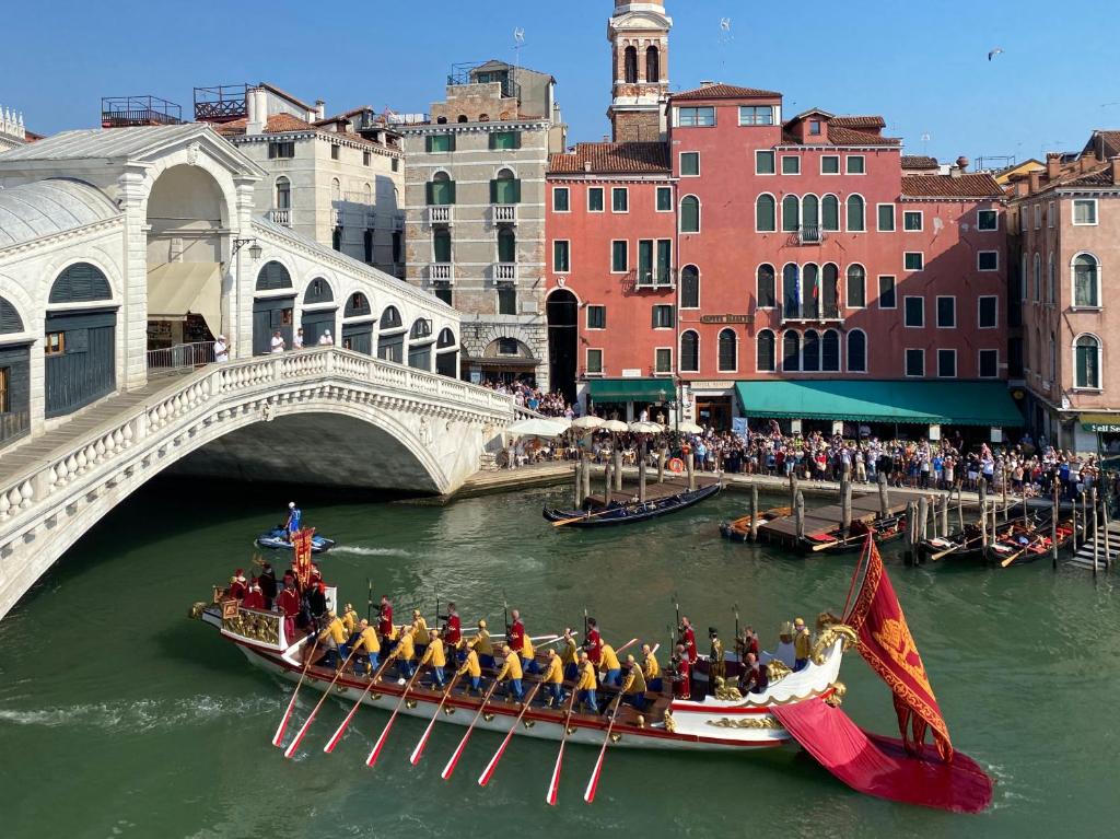 Rialto apartment with Canal Grande view photo 3