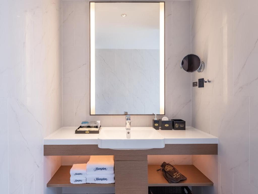 Hampton by Hilton Qinhuangdao Jinmeng Bay photo 2