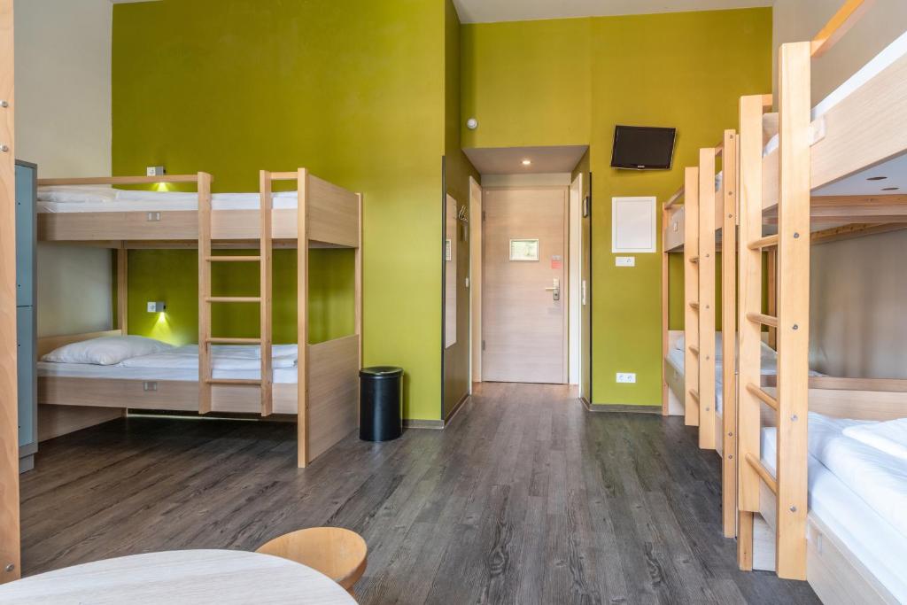 Номер (Кровать в общем 6-местном номере для женщин), MEININGER Hotel Berlin Mitte
