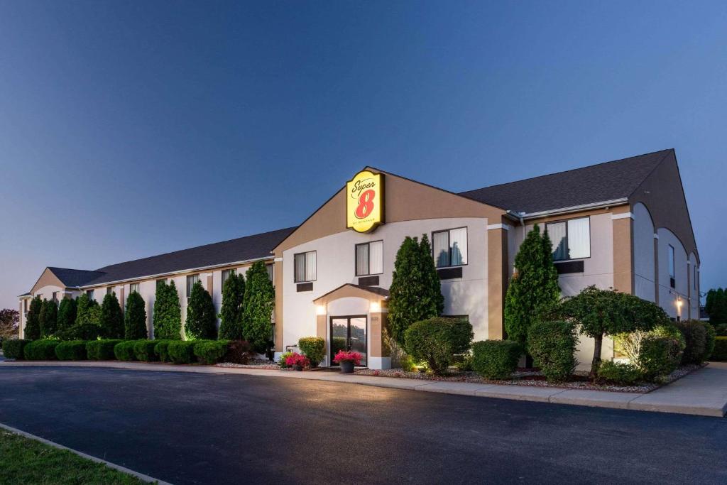 Super 8 by Wyndham Goshen image