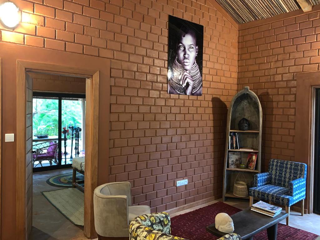 Natura luxury red house photo 3